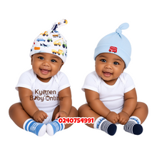 Load image into Gallery viewer, Baby Boy 2Pcs Knot Hat With 2Pcs of Socks (Trucks) 0-6Months
