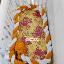 Load image into Gallery viewer, Cot Bumper (Spiral Cot Bumper / Beaded Bumper With Ball) 350cm
