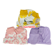 Load image into Gallery viewer, Baby Hat, Socks And Mittens (3pcs)
