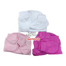 Load image into Gallery viewer, Baby Hat, Socks And Mittens (3pcs)
