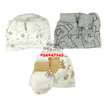 Load image into Gallery viewer, Baby Hat, Socks And Mittens (3pcs)
